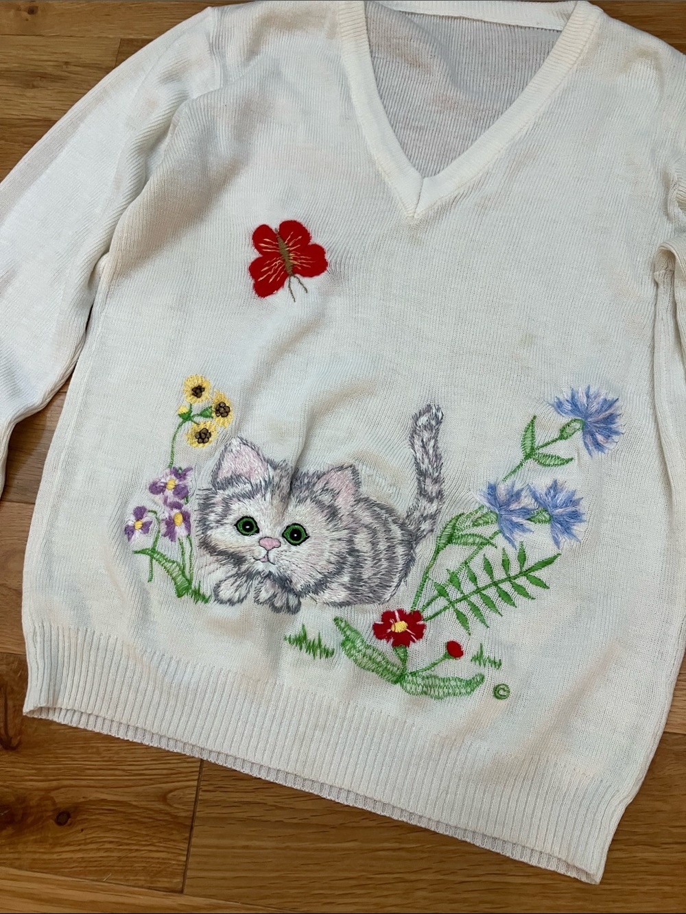 VintageEmbroidered Kitten and flowers sweater